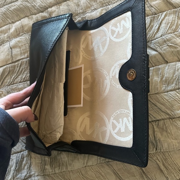 NWT Michael Kors Clutch and Dust Bag - Picture 5 of 6